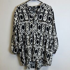 Chic Black and White Patterned Women's Tunic